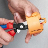 Cleste multifunctional pentru electricieni, cu suprafata cromata si manere cu manson bicomponent VDE 1000 V, Knipex